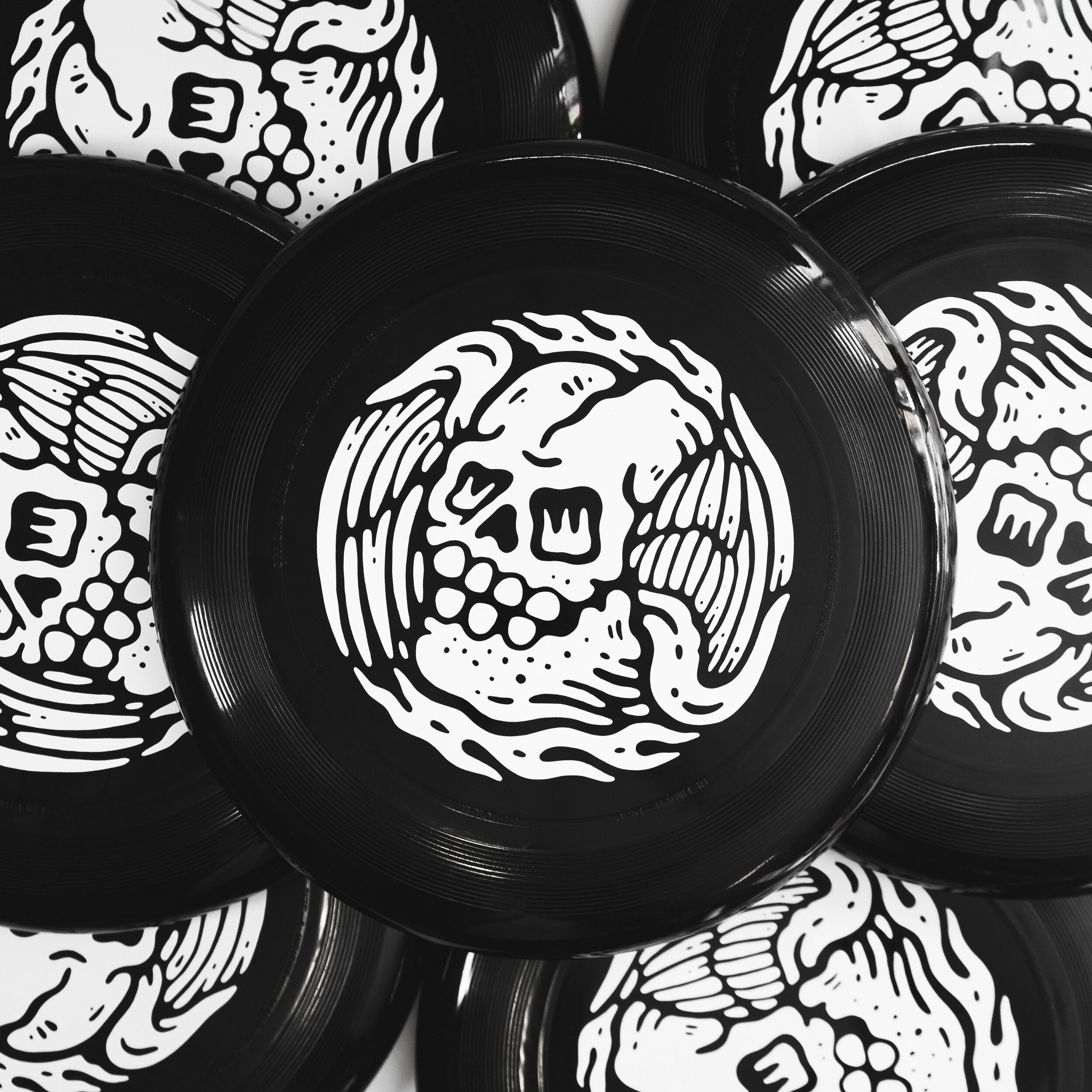 SPINNING SKULL - Black Frisbee